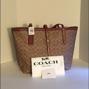 Coach Signature Canvas Market Tote In Tan/Rust